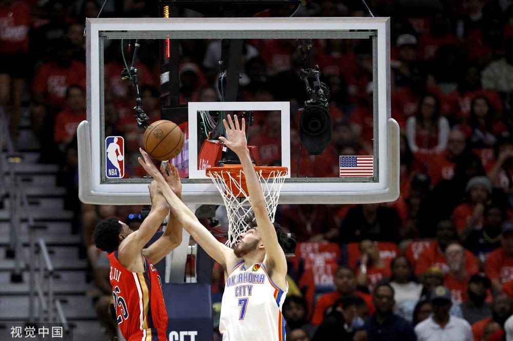 坐镇主场的 坐镇主场的