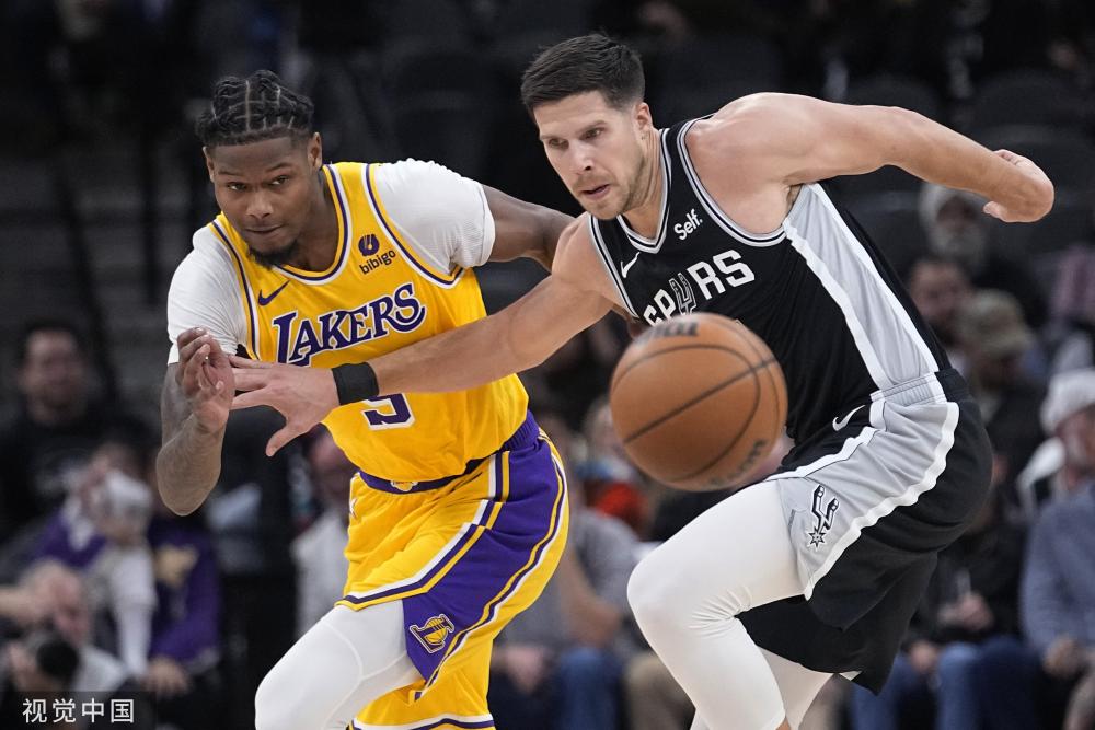 两次助攻穿 两次助攻穿