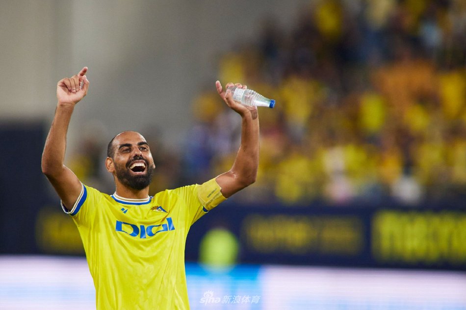 些因足球而 些因足球而