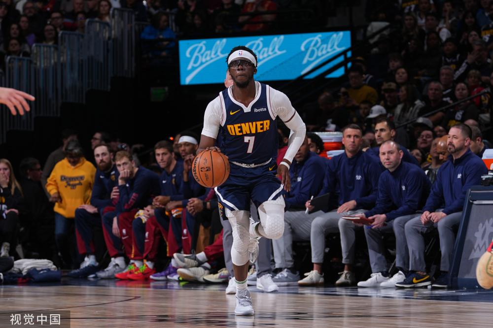 在采访中表 在采访中表